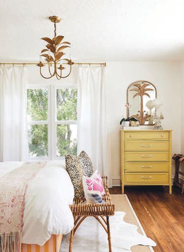A bedroom features some of their vintage finds PHOTOGRAPHED BY WING HO & CAPEHART