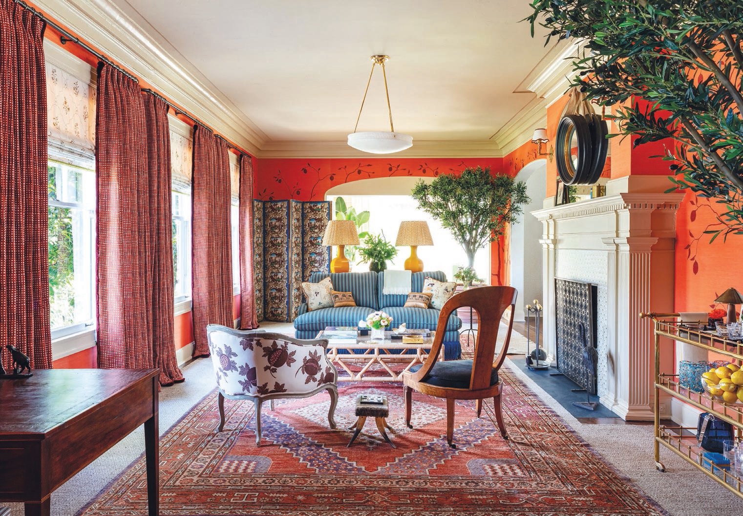 Alice Engel and Peter Pennoyer’s Drawing Room is ready to entertain at a moment’s notice. PHOTOGRAPHED BY NICKOLAS SARGENT/SARGENT PHOTOGRAPHY