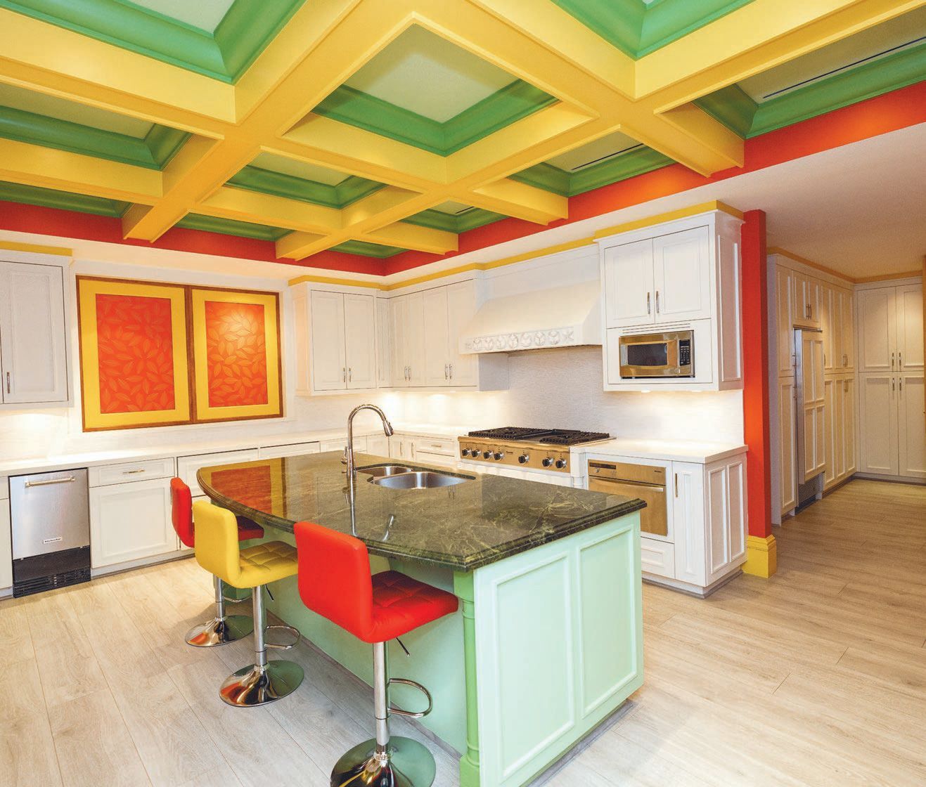 Lois Pope chose bright colors in her kitchen to inspire her
guests to find joy. PHOTOGRAPHED BY CAPEHART